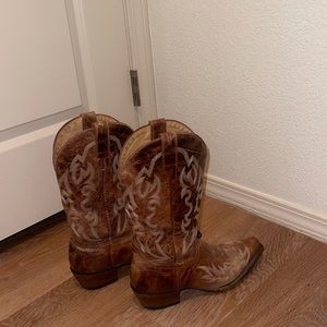 Size 8 1/2, Brown Leather, Worn only a few times haven’t even broken them in.